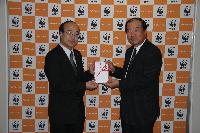 Mr. Takashi Fukui, Managing Corporate Officer (right), presents the donation to Mr. Takamasa Higuchi, WWF Japan Director General (left)
