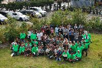 Participants in planting trees  (Hiratsuka-East Plant)