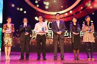 Yokohama Rubber (China) Chairman Koichi Tanaka (second from left) receives award at awards ceremony