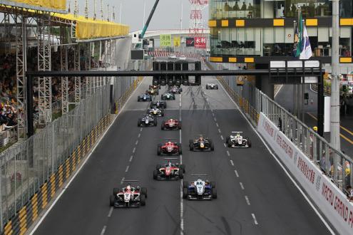 Start of 2013 Macau Grand Prix F3 race