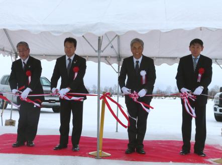 YRC President Hikomitsu Noji (second from right) and Asahikawa mayor Masahito Nishikawa (third from right) at tape-cutting ceremony marking opening of TTCH.