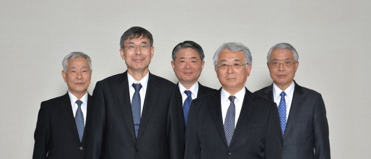 前列左から　高岡 洋彦、大尾 雅義　後列左から　山田 昭雄、佐藤 美樹、亀井 淳