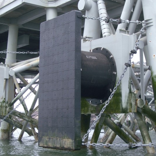 受衝板付空気式防舷材(ABF-P)