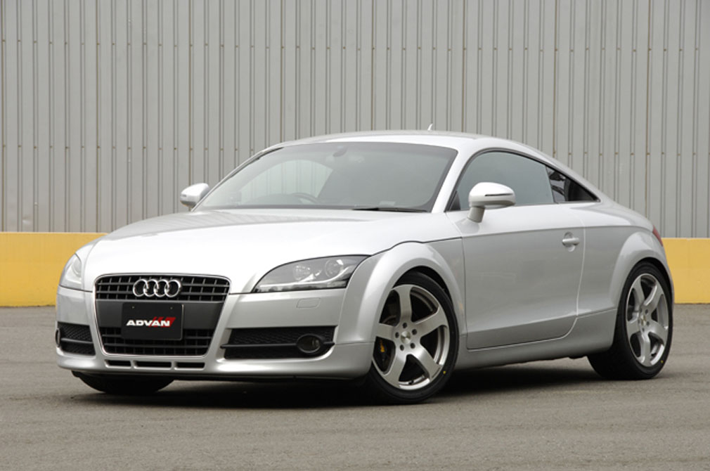 Audi TT Coupe 2008y / 成城タイヤ