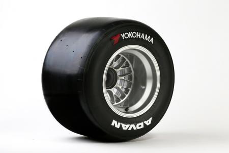 “ADVAN A005” rear tire