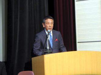 「CDP2016 日本報告会」で挨拶する小松滋夫取締役常務執行役員
