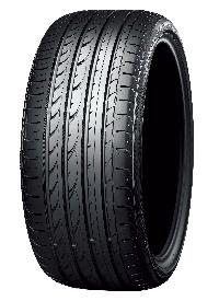 メルセデス・ベンツCクラスに装着されたADVAN Sport