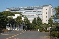 太陽光パネルを壁面に設置したRADIC