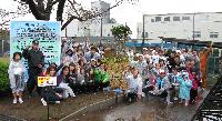 植樹後の記念撮影