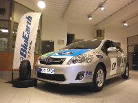 BluEarth-1 and Toyota Auris Hybrid, which will participate in the race