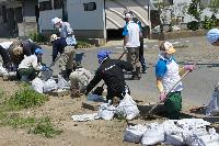 Yokohama employee volunteers lend their hands to the recovery effort.