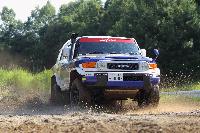 Show Aikawa's vehicle for the rally, a Toyota FJ Cruiser fitted with GEOLANDAR tires