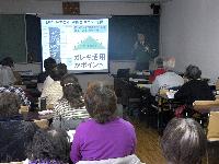 講演する桜井光雄CSR・環境推進室長と参加者の方々