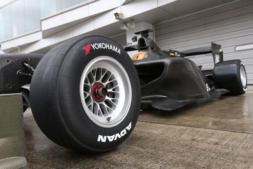 “ADVAN A005” tire on a Super Formula racing car
