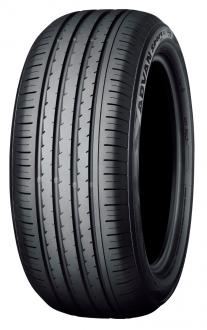 The “ADVAN Sport V105”  Tire shown in photo differs in size from those installed on  the new E-Class 53-series