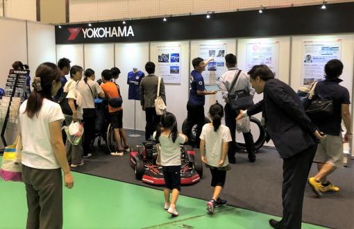子どもから大人まで多くの来場者で賑わった横浜ゴムブース
