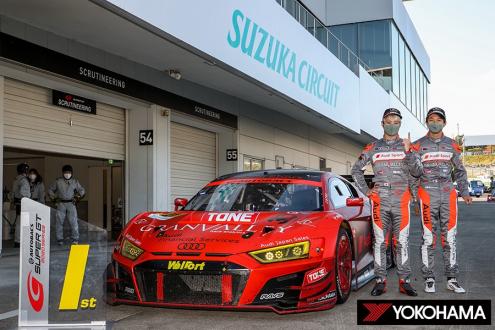 第6戦のGT300クラスで優勝した「Hitotsuyama Audi R8 LMS」 川端伸太朗選手（左）と近藤翼選手