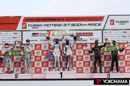 YOKOHAMA-supported teams dominate the podium. From left, second-place drivers Kataoka and Taniguchi, winners Fujinami and Oliveira, and third-place drivers Aoki and Otaki
