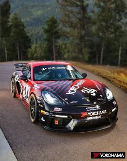 Tanner Foust選手が駆る「2020 Porsche 718 Cayman GT4 Clubsport」