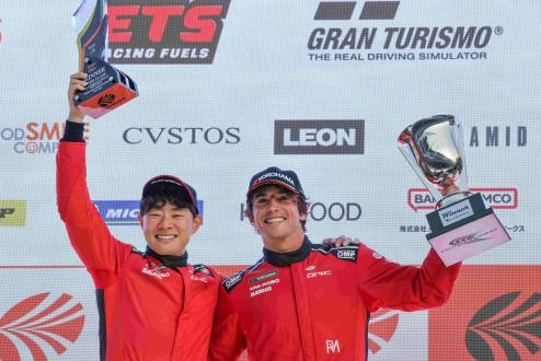 Yoshiaki Katayama (left) and Roberto Merhi Muntan celebrating their victory