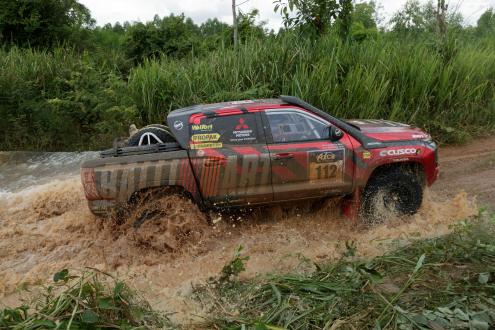 #112 Mitsubishi Triton on its way to the overall championship 