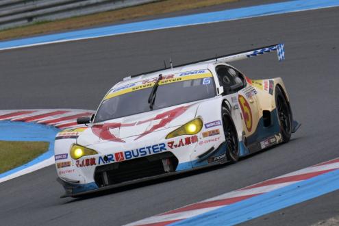 GT300 Round 8 winner MACHSYAKEN AIR BUSTER MC86 MACH GO 