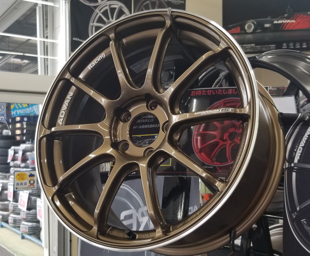 『ADVAN Racing RSⅢ』 アンバーブロンズメタリック＆リング  こちらのサンプル品をお借りいたしました！！
