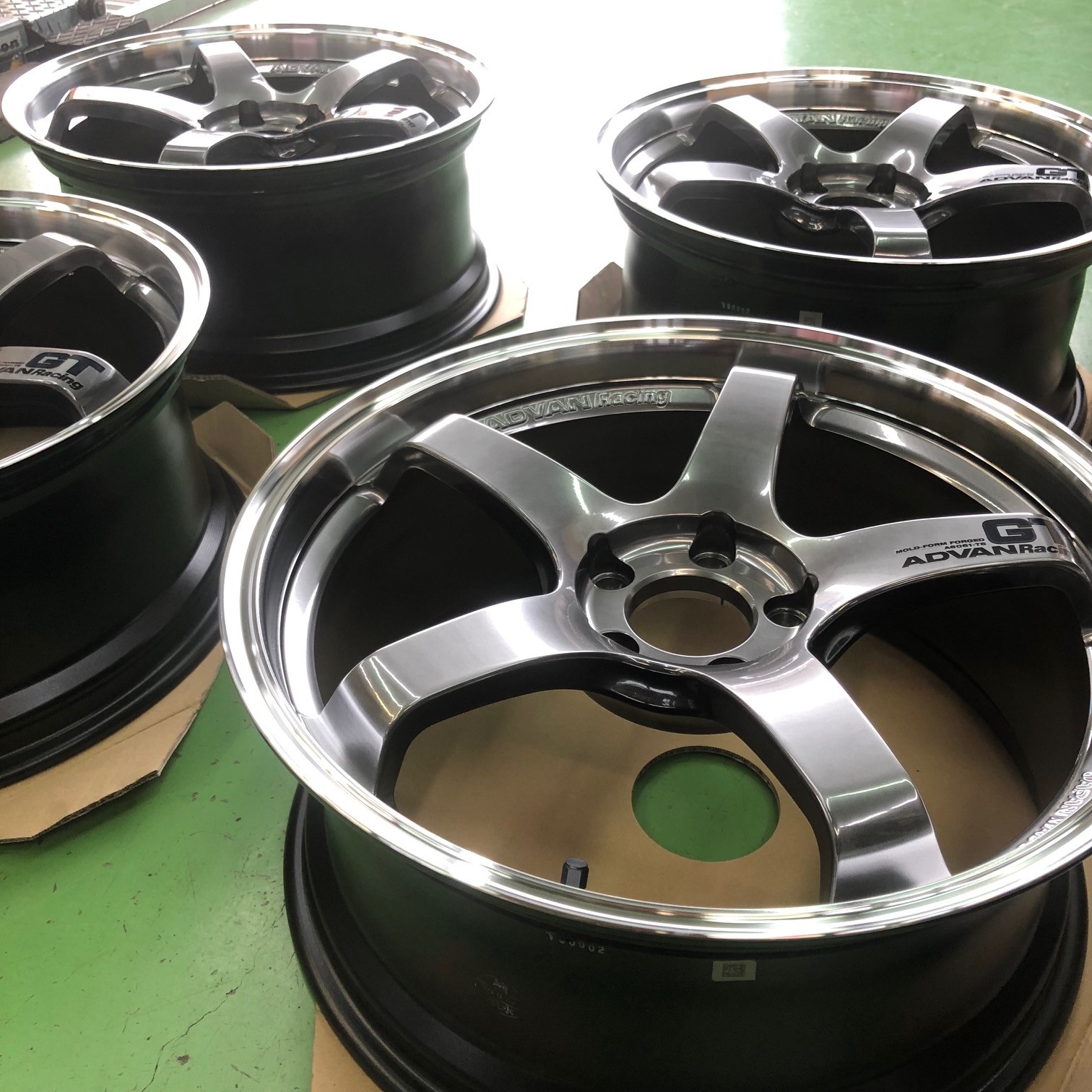 ADVAN　GT　入荷！！