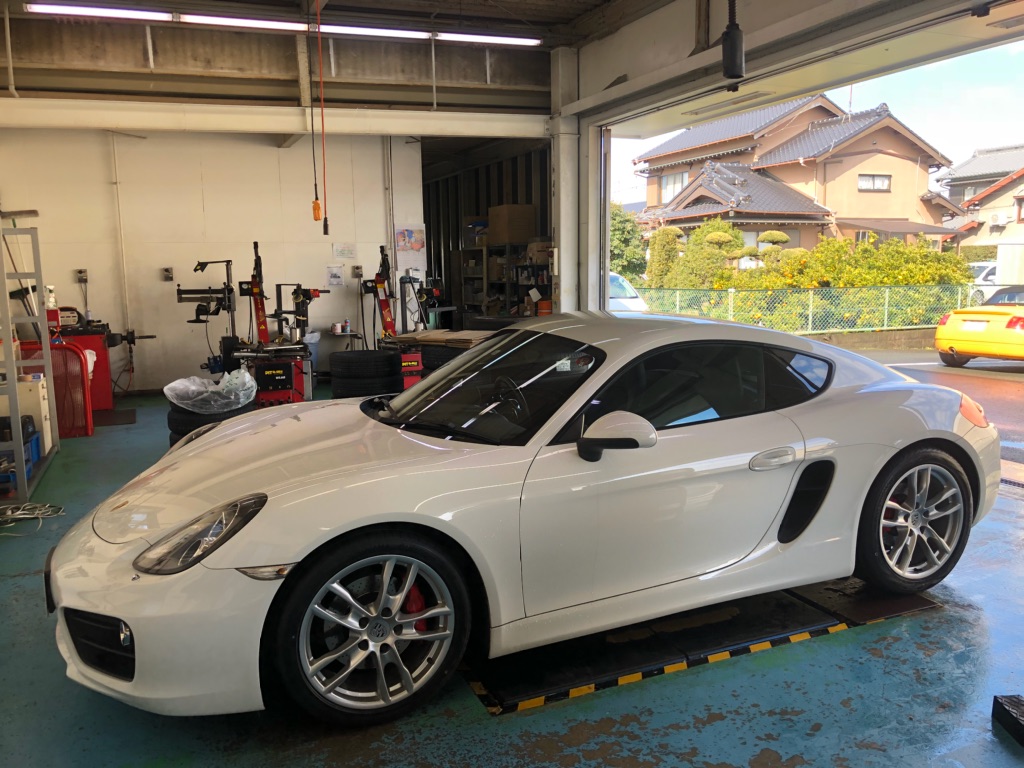 ポルシェ ケイマンS &times; ADVAN sport v105