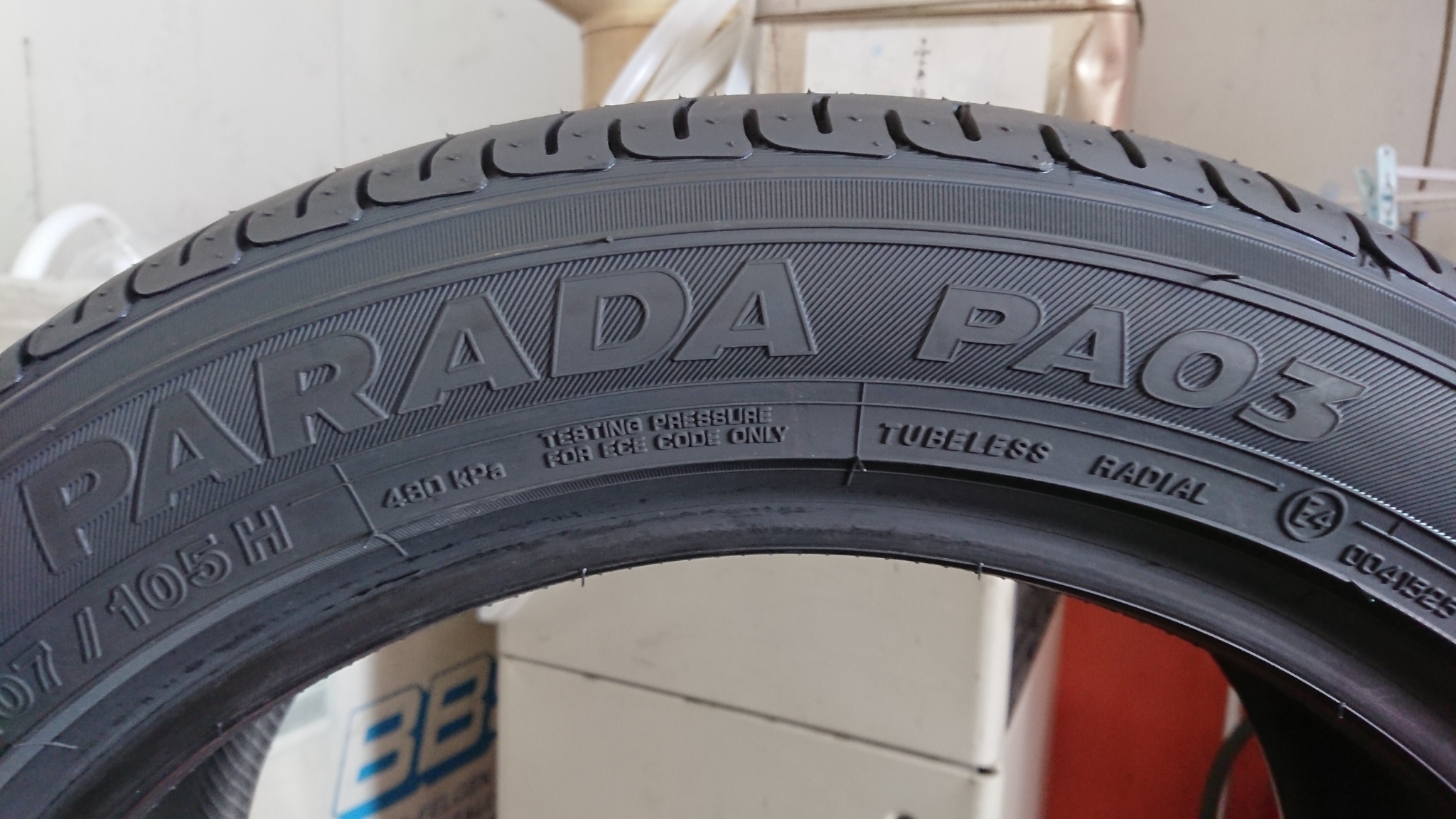 ハイエースに18インチタイヤを履かせる