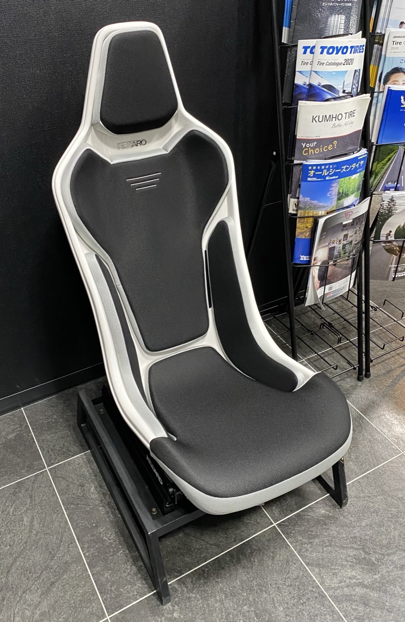 レカロRCS入荷しました。