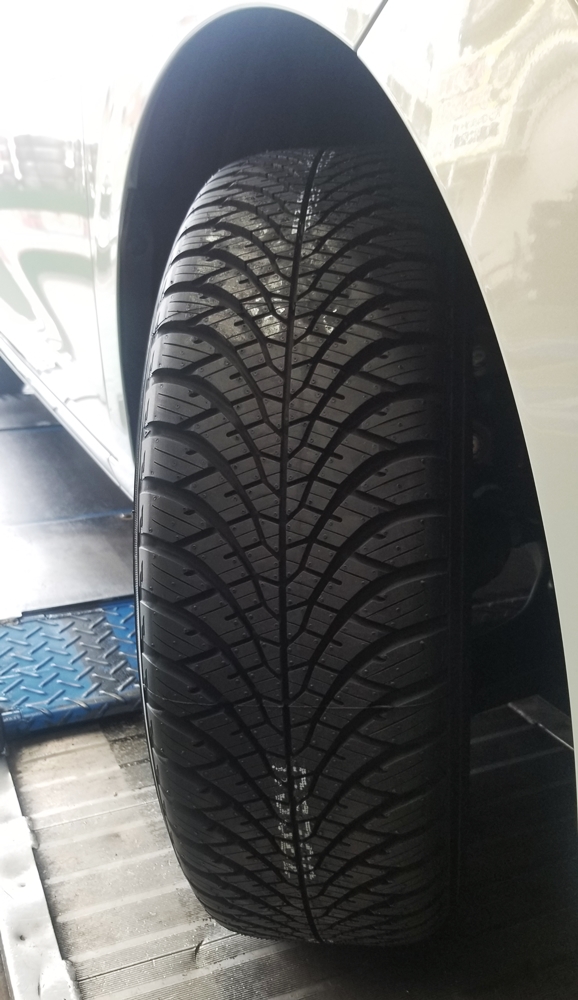 ホンダ 新型フィットにオールシーズンタイヤを取付ました！