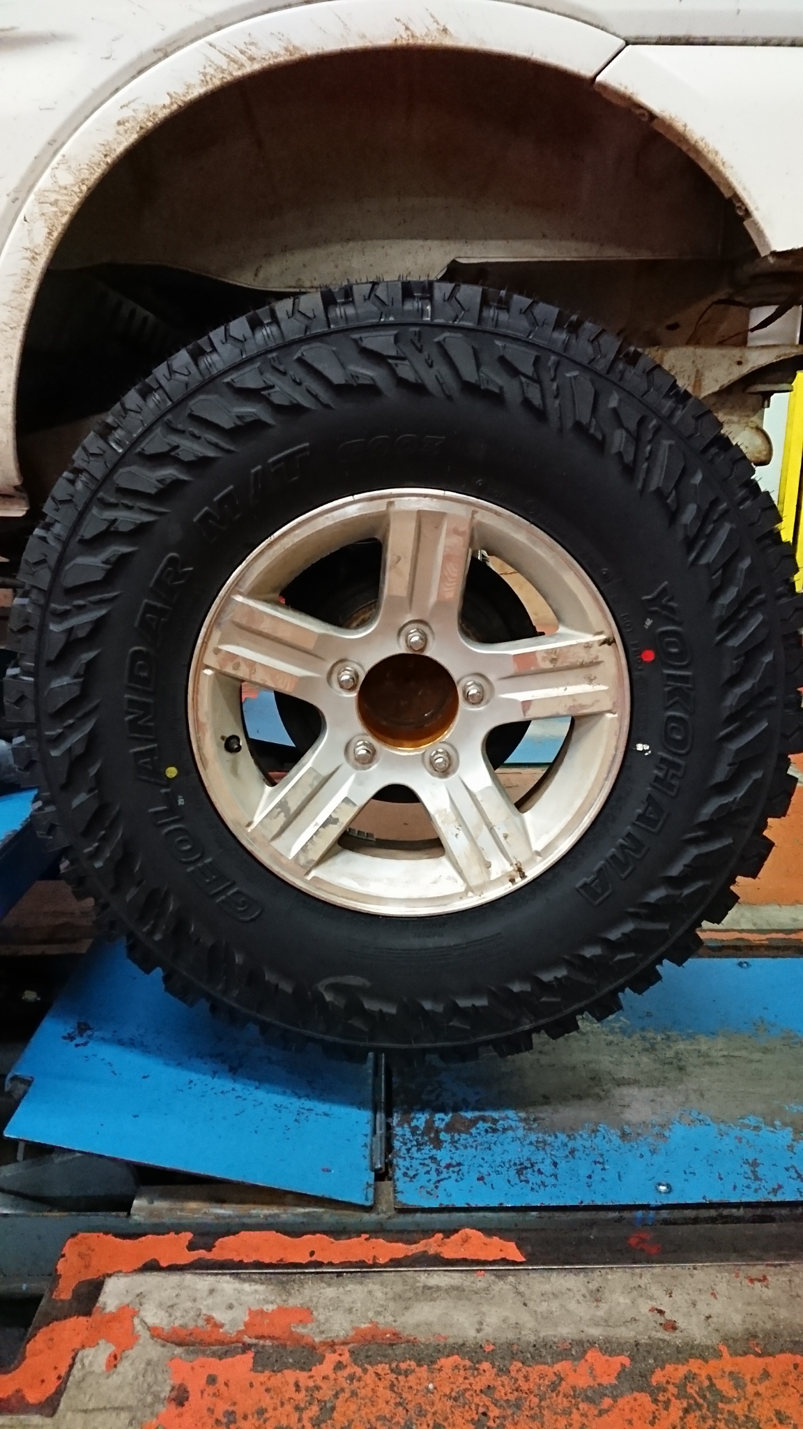 235/85R16というタイヤサイズ