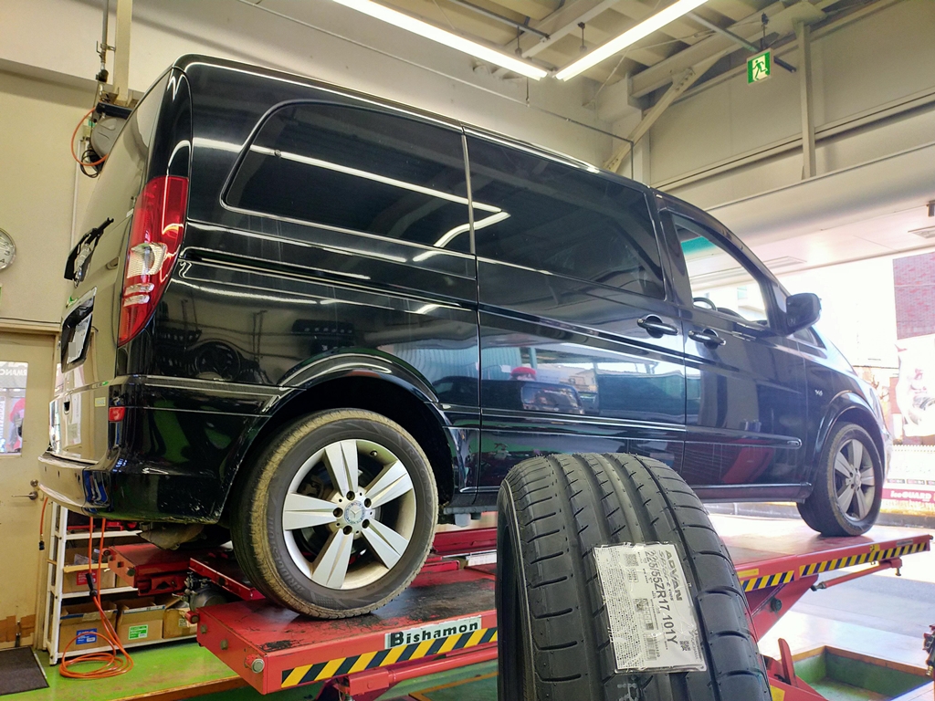 メルセデスＶ350　ADVANスポーツV105装着　