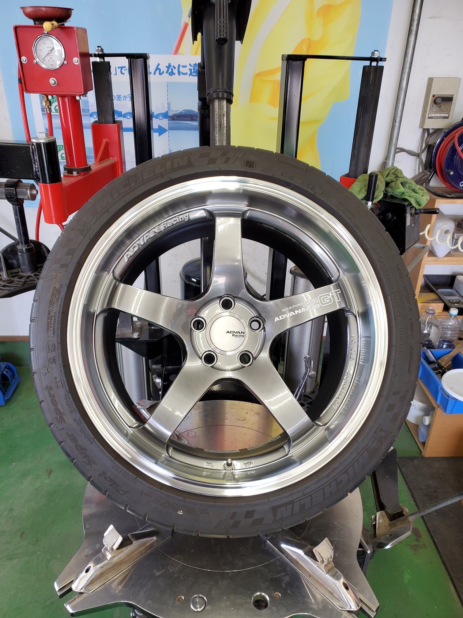 ADVAN Racing GT Premium Version !!