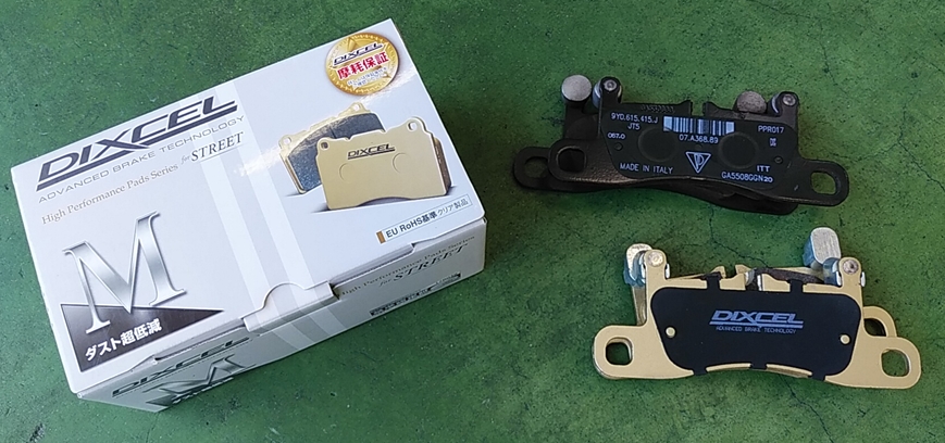 ポルシェ  718CaymanGT4 の ブレーキパッド交換作業になります！