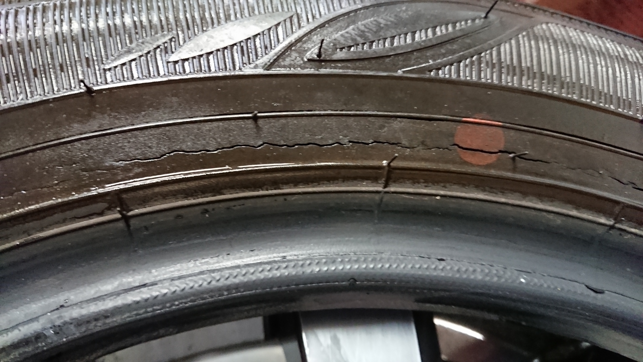 ひび割れの中はどこまで切れているか？