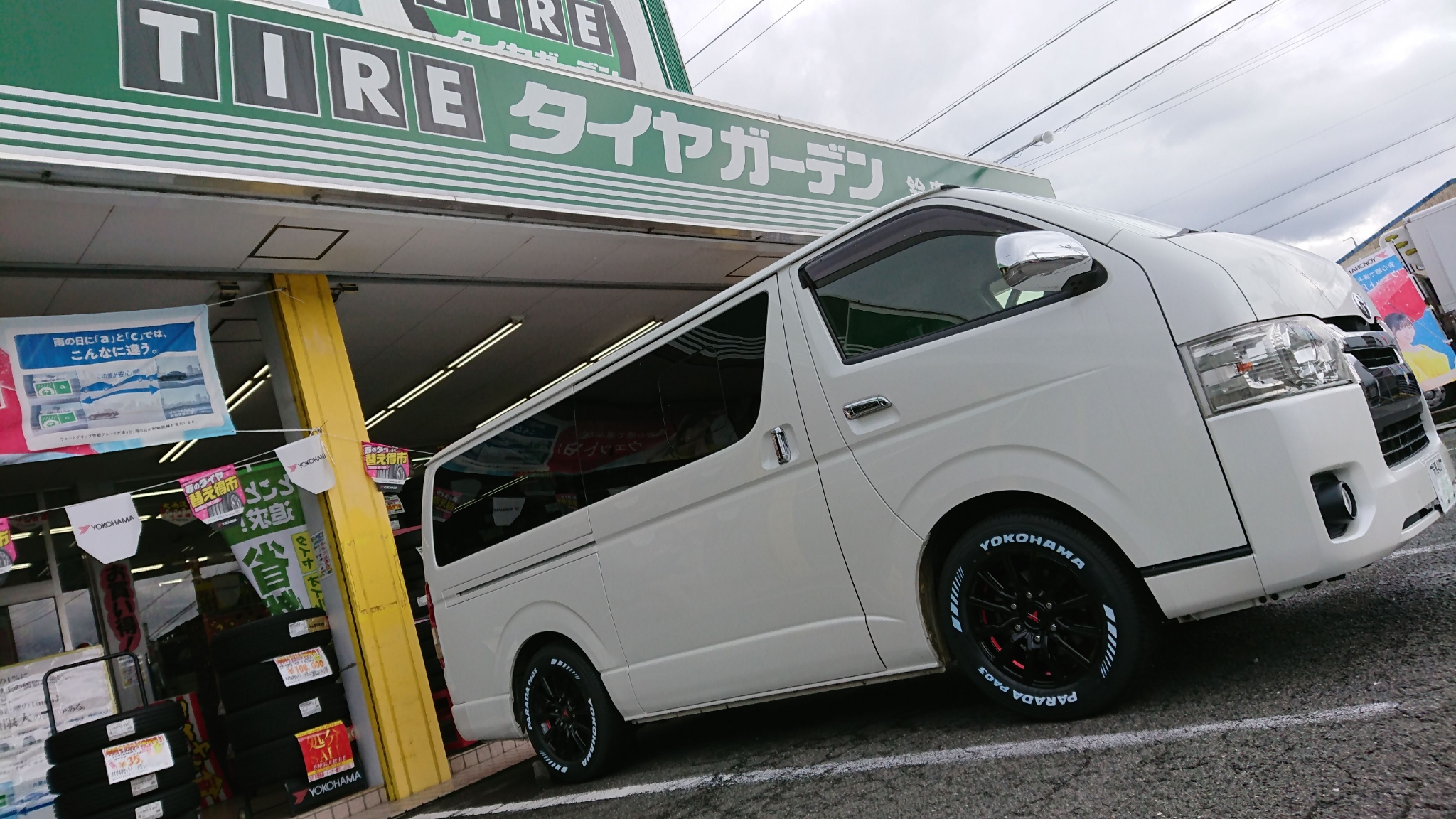 ハイエースにノヴァリス・ローグを入れさせて頂きました。