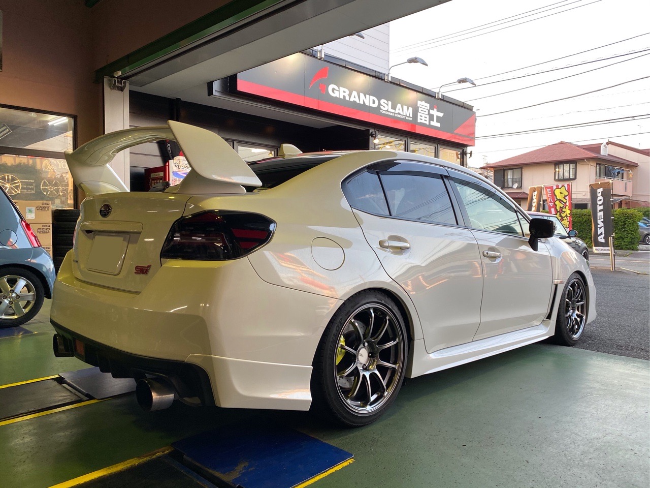 WRX STIのテールランプ交換☆