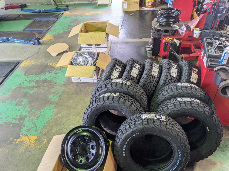 大量のALL TERRAIN T/A KO2