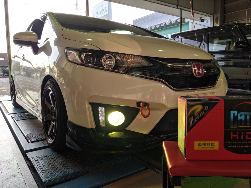 FITにHID取付