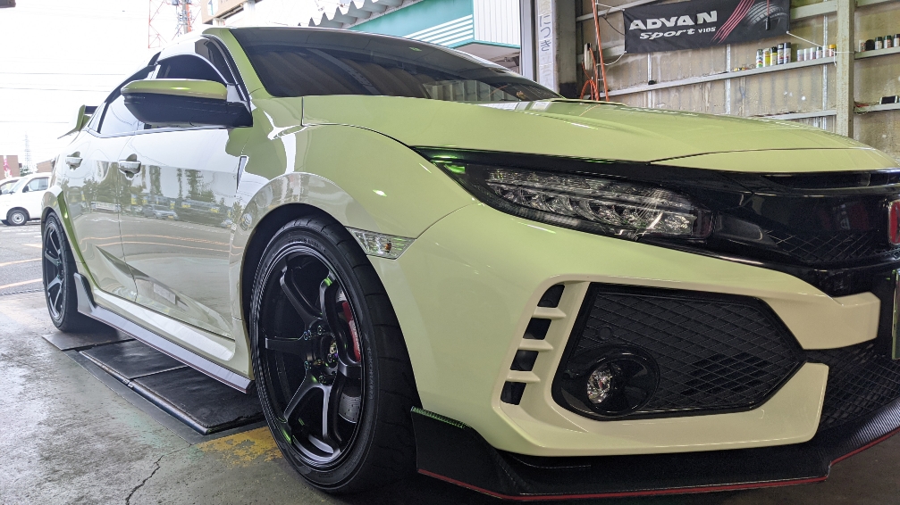 シビックにADVAN　RG4