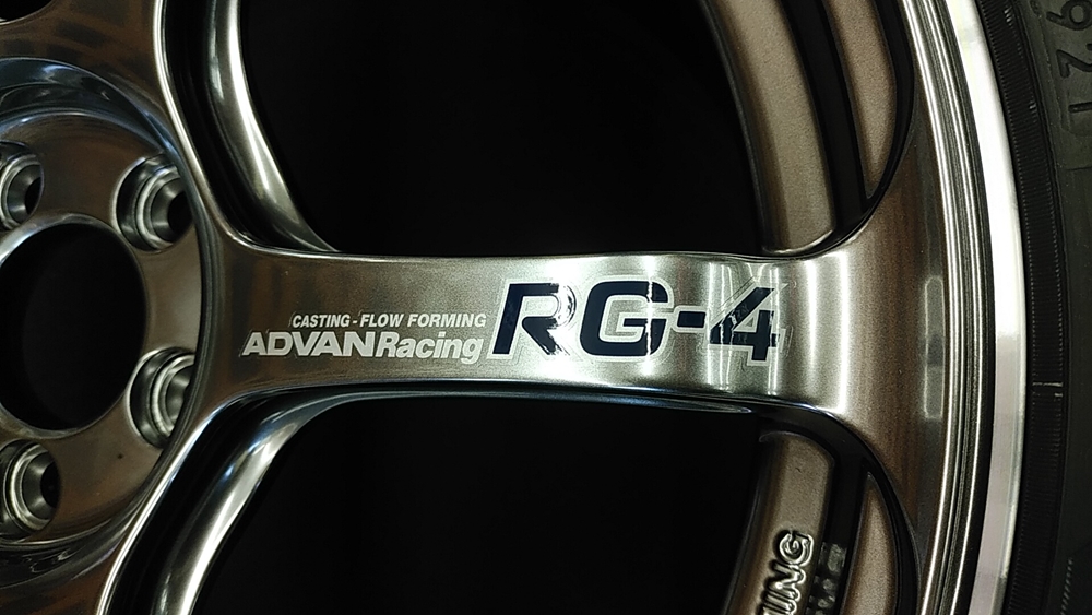 新商品のアドバンレーシングRG-4！ご用意出来ました！