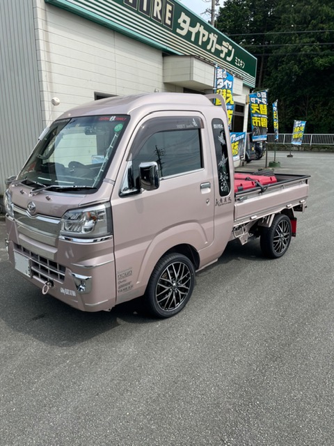 従業員さんのお車のタイヤ交換