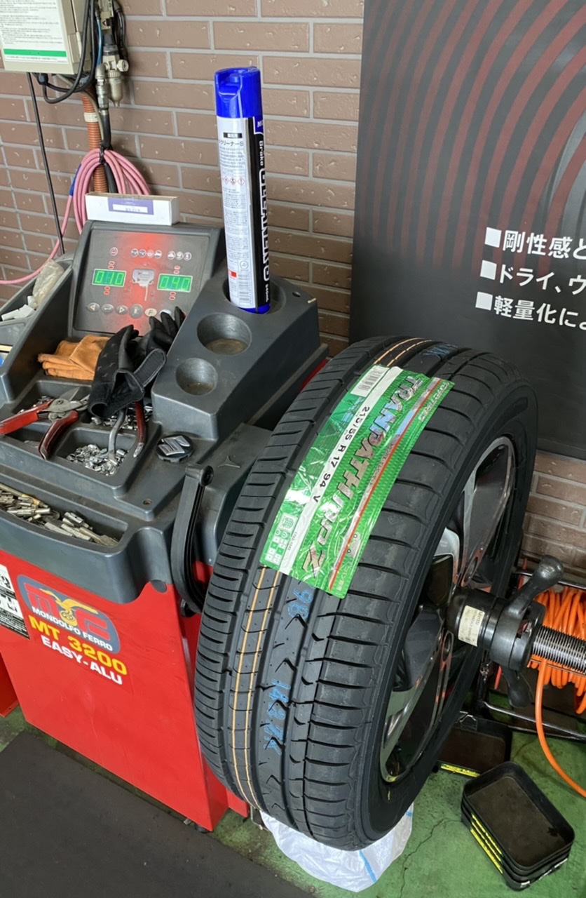 ヨコハマ以外のタイヤも取り扱っています。(2)