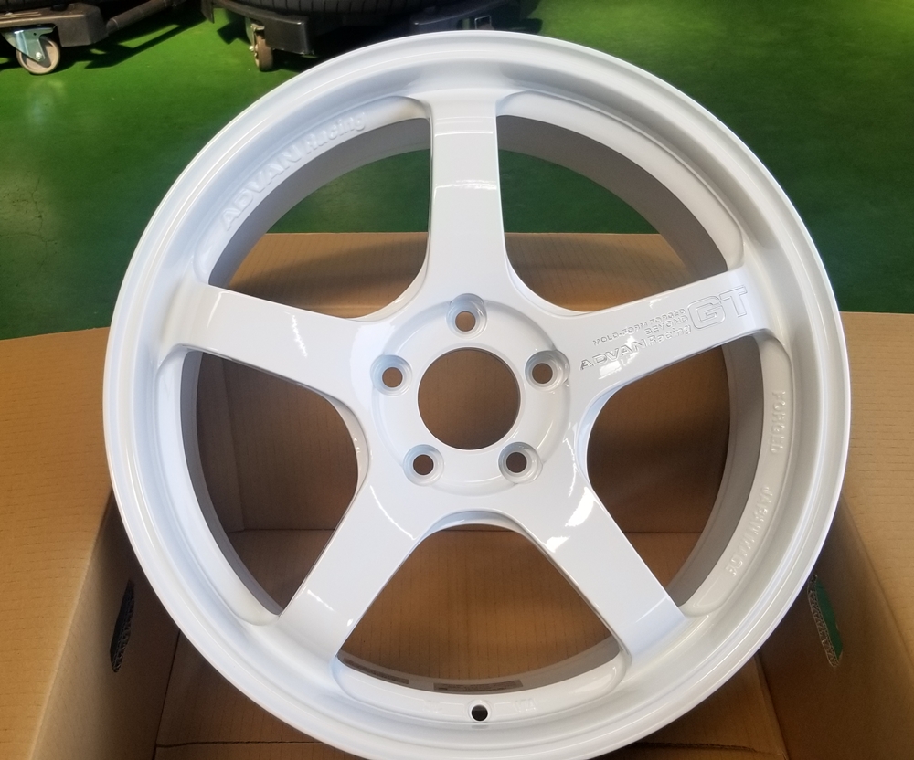 「ADVAN Racing GT BYOND」18inch Racing White 　18&times;8.0J+44 お待たせいたしました！