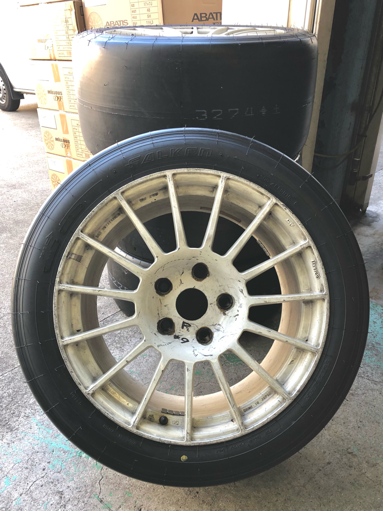 スリックタイヤ組替え作業！