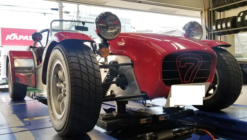 今となっては貴重な車!スーパーセブンのタイヤ交換をしました！