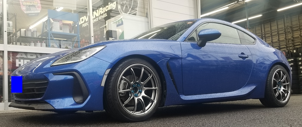 現行BRZに ADVAN RZⅡ　レーシングハイパーブラック＆リング を装着！