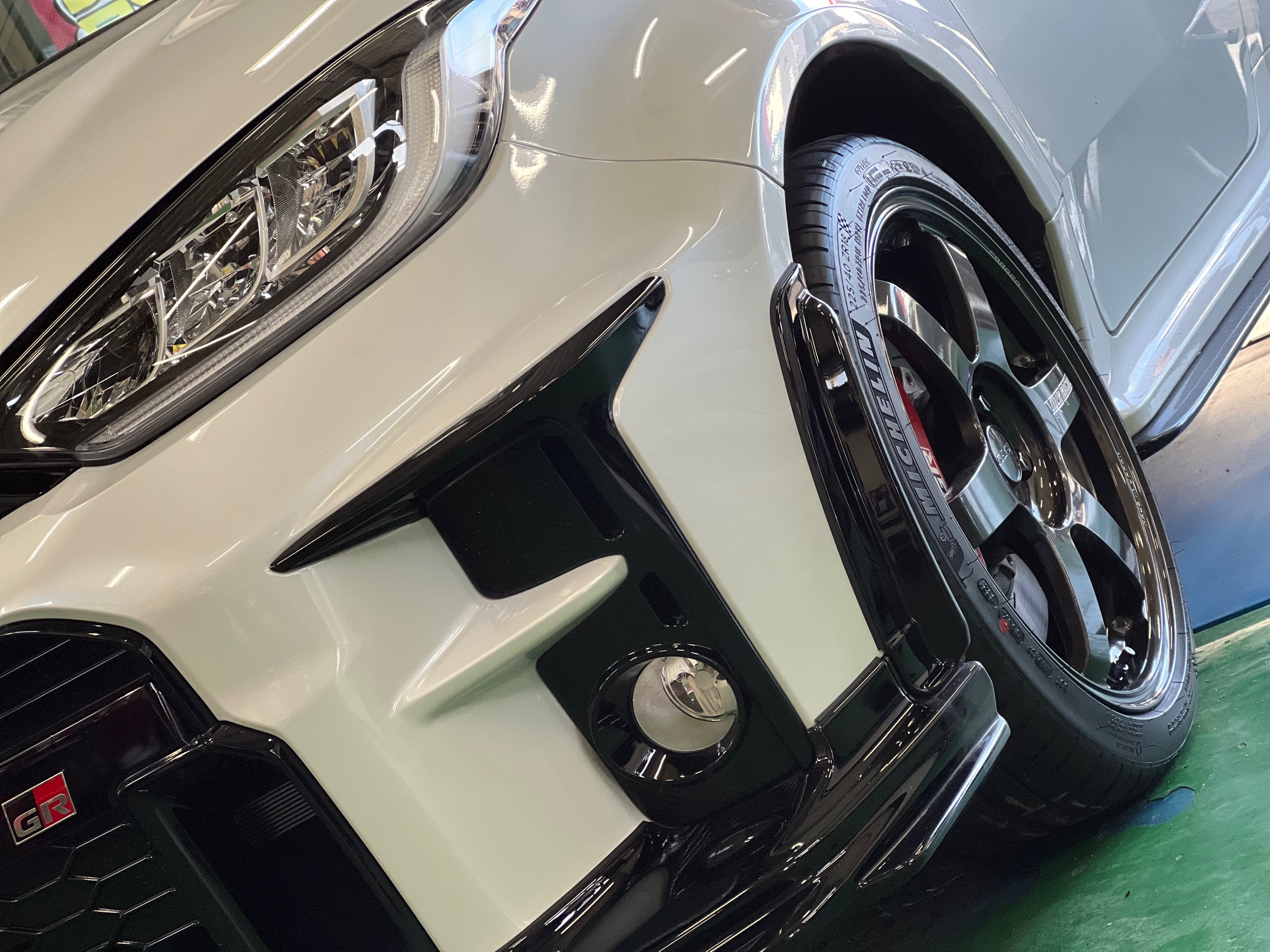 GRヤリス　ｘ　RAYS TE37 SAGA